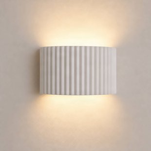 Lindby wandlamp Naike, wit, geribbeld, gips, 15 cm