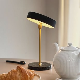 Moonlight LED tafellamp op accu, zwart, metaal, 3.000 K - Dyberg Larsen - Woonkamer - Designer - Steen - Met lampenkap
