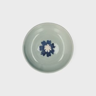 Schaaltje, steengoed, blauw,  cosmosbloem, &Oslash;8 cm