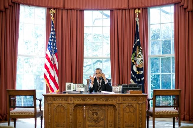workspace-president-barack-obama-oval-office-white-house-pete-souze