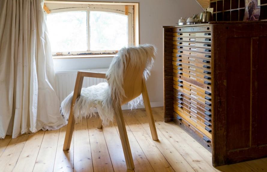 woonhome-interieur-hout-design-nederlandse-designers-flock-of-chairs-van-melle-koot-houten-stoel