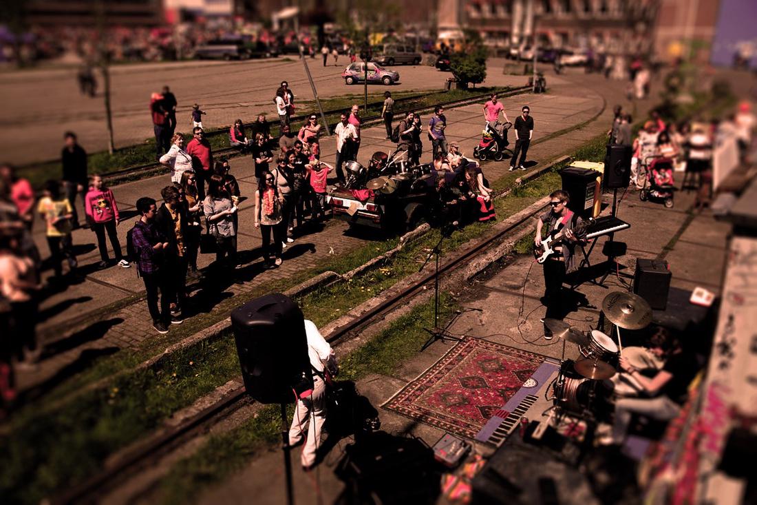 woonhome-vrijmarkt-koningsdag-vieren-amsterdag-NDSM-Vrijhaven-