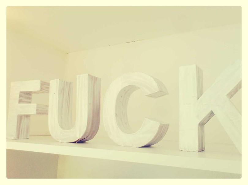 woonhome-FUCK-woonletters-woonteksten-tekst-in-huis