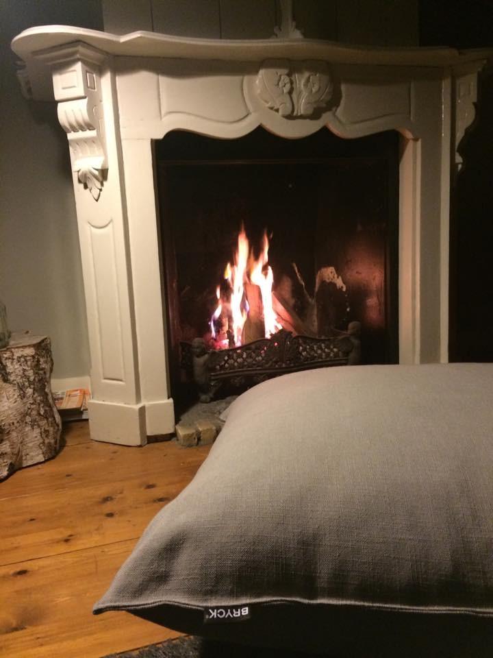 woonhome-kussens-knus-binnen-openhaard-warm