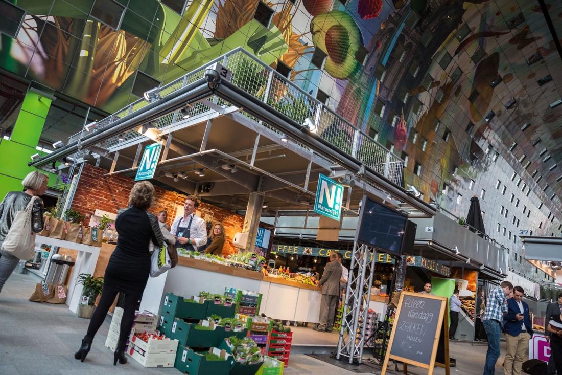 woonhome-markt-markthal-rotterdam-kraampjes-bloemen-decoratie