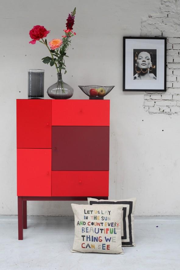 woonhome-originele-kast-woonkamer-rood-interieur