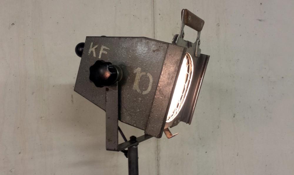 woonhome-oude-industriele-studiolampen-filmlampen