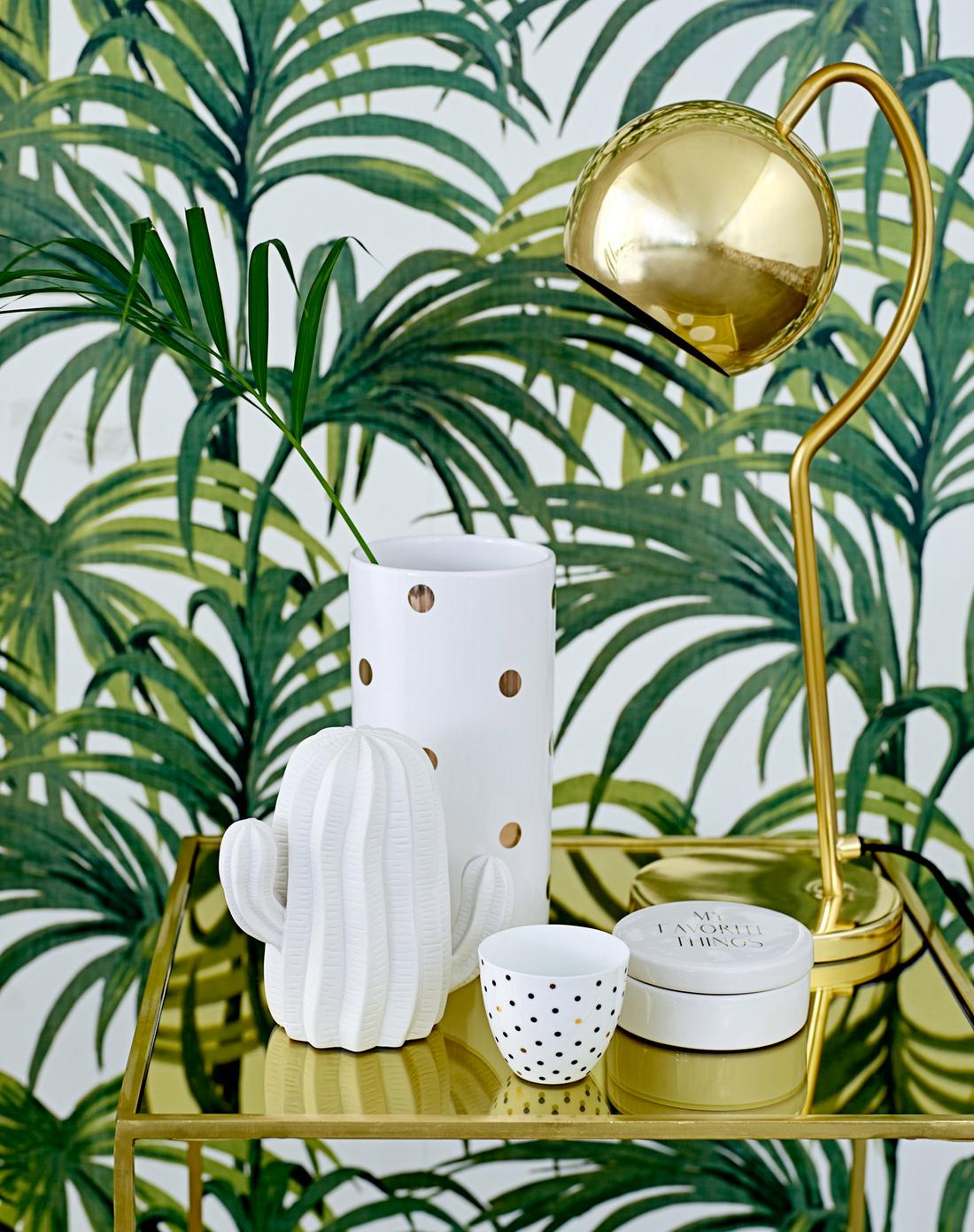 Woonaccessoires, trendy groen en okergoud, natuur tinten.