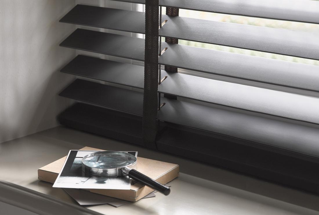 woonhome-raamdecoratie-jalozien-hout-kunststof-aluminium-gerecycled-materiaal