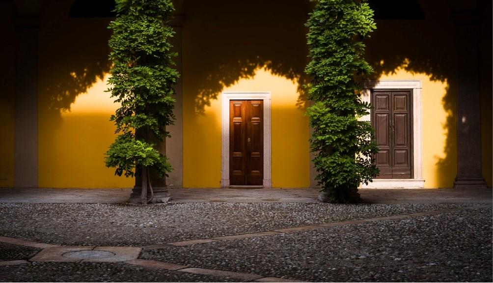 woonhome-tuin-aanleg-begroeiing-beplaning-bestrating-tuin-tegels