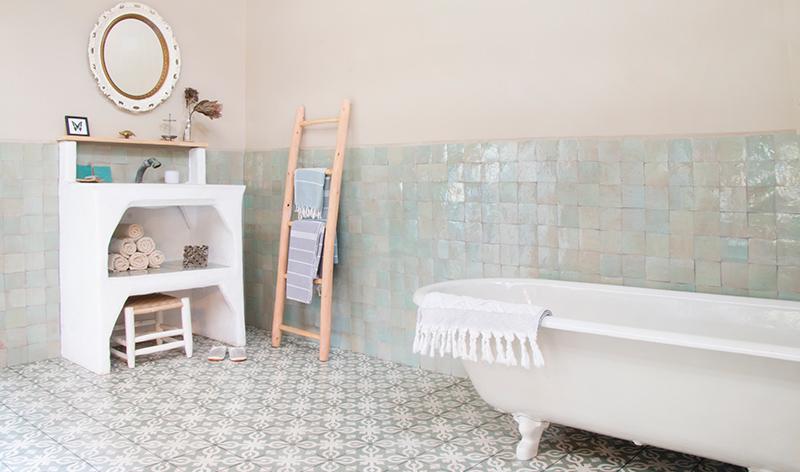 Een moderne badkamer met designtegels is een hele goede combinatie!