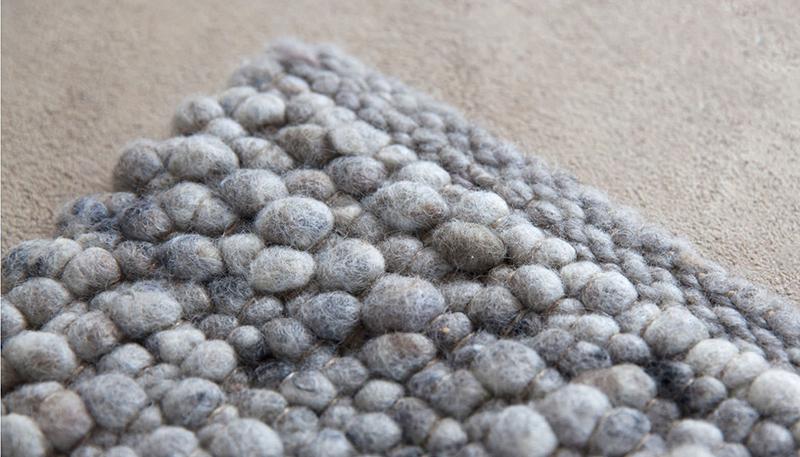 Hier zie je hoe technisch en precies een wollen vloerkleed van Odesi is gemaakt