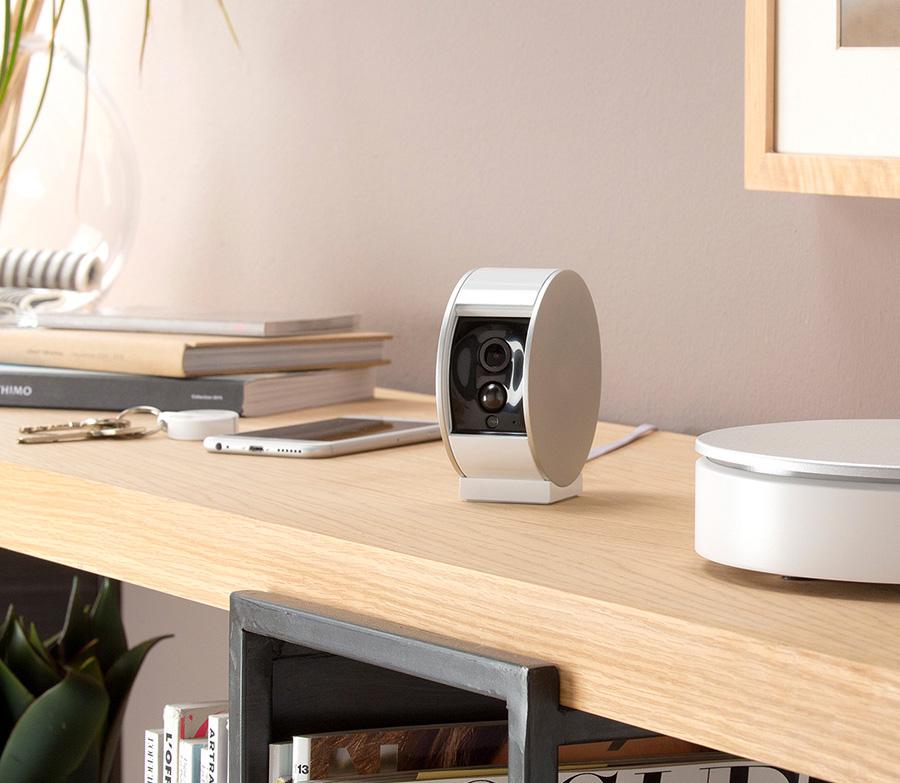 Full HD IP camera die alles ziet en jou direct waarschuwt. Deze beveiligingscamera van Somfy werkt samen met verschillende diensten, zoals Amazon Alexa en IFTTT.