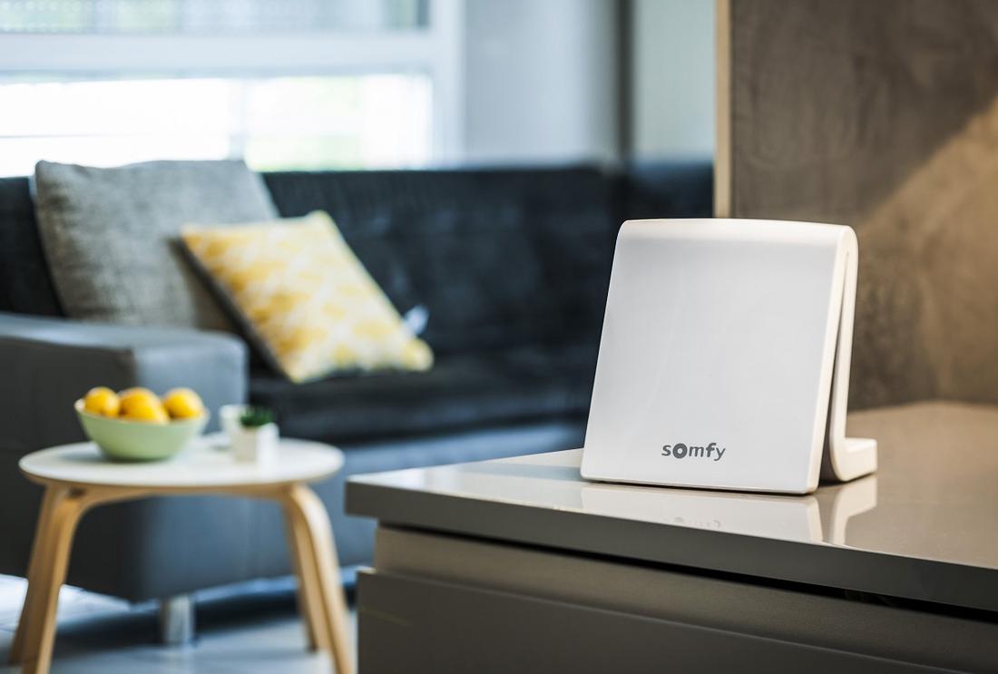 De TaHoma® van Somfy: een Smart Home box om afzonderlijke producten op afstand aan te sturen via een app op jouw smartphone.