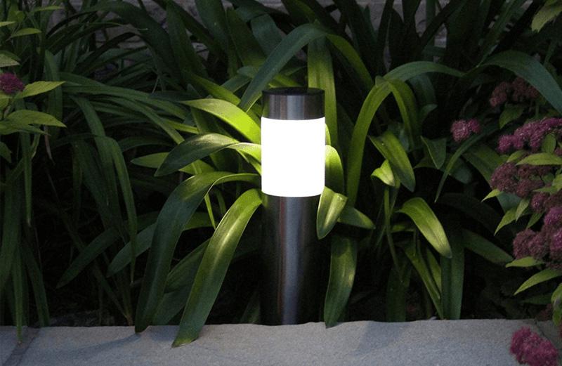 Moderne solarverlichting voor in de tuin.