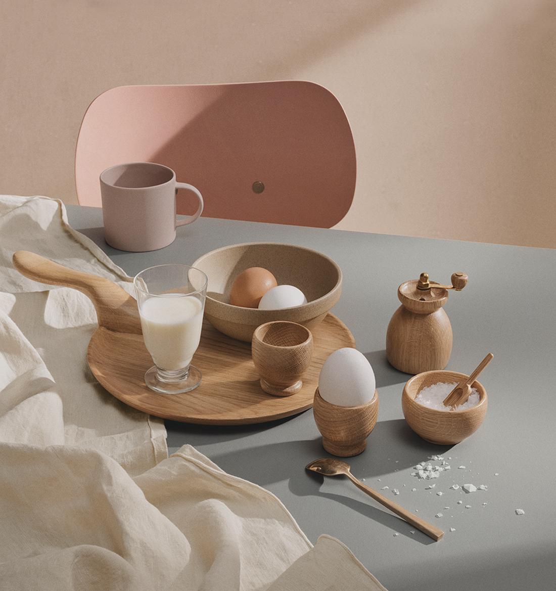 Kay Bojesen, bekend om zijn houten dieren, heeft nu ook een prachtige collectie houten tafelaccessoires.