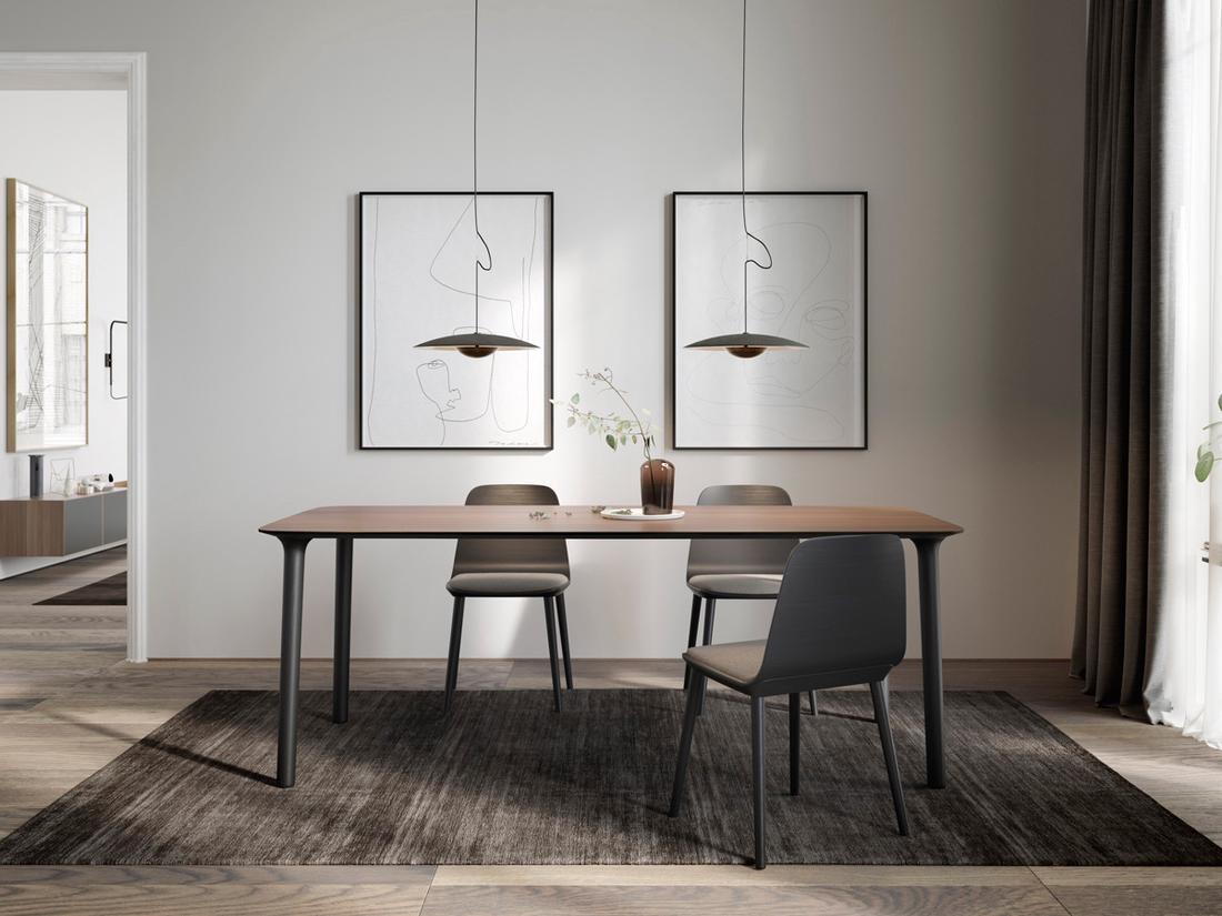De Roll Table (tafel) van het Spaanse merk Treku is ontworpen door Estudi Manel Molina. Het tafelblad staat op cilindrische massief eiken poten en is verkrijgbaar in eiken en noten of in Fenix.