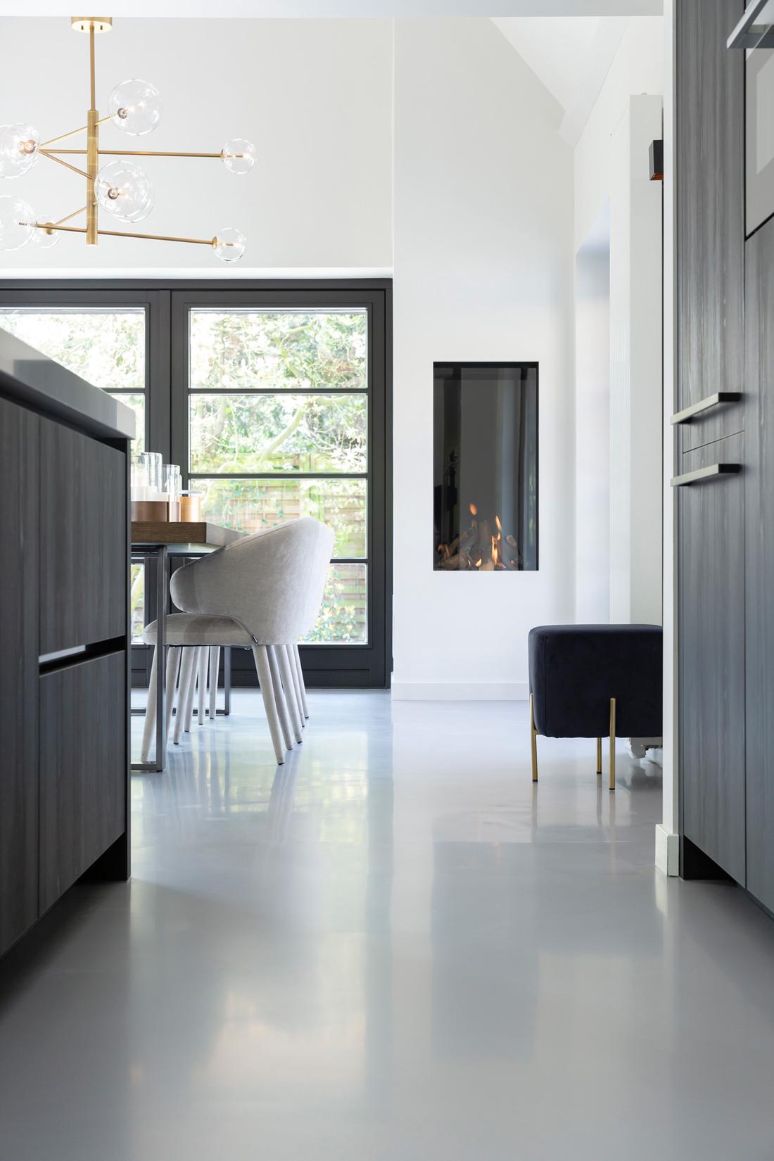 Vloerinspiratie: moderne gietvloer in de keuken.
