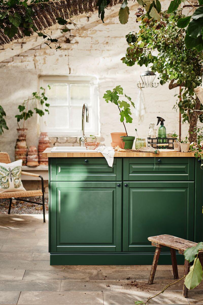 Helemaal trendy: een groene keuken. Handig met een onderhoudsvrije keukenfront.