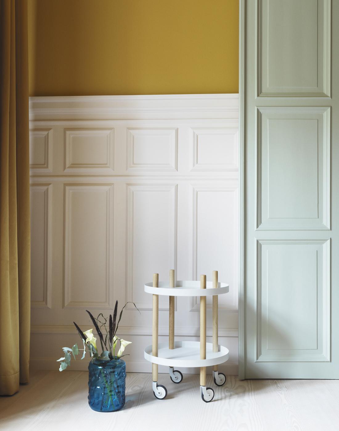 Normann Copenhagen heeft haar bekende Block trolley tafel nu ook in een ronde variant.