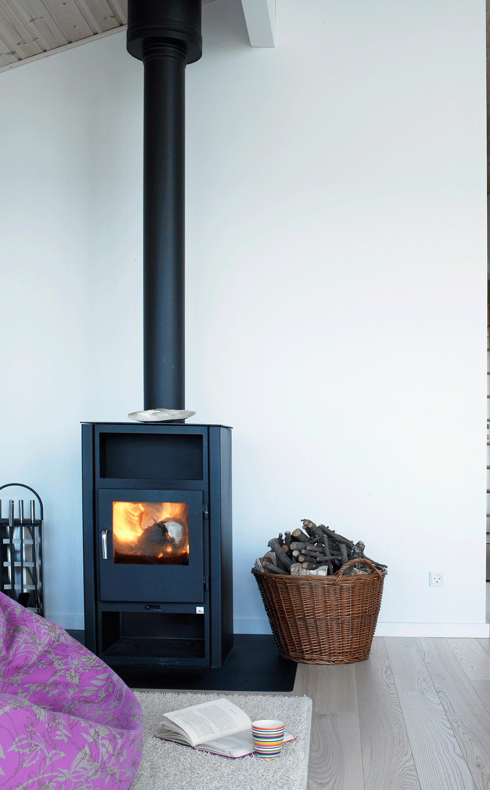 De houtkachel is ook nog eens heel duurzaam, doordat de warmte goed blijft hangen in de kachel!