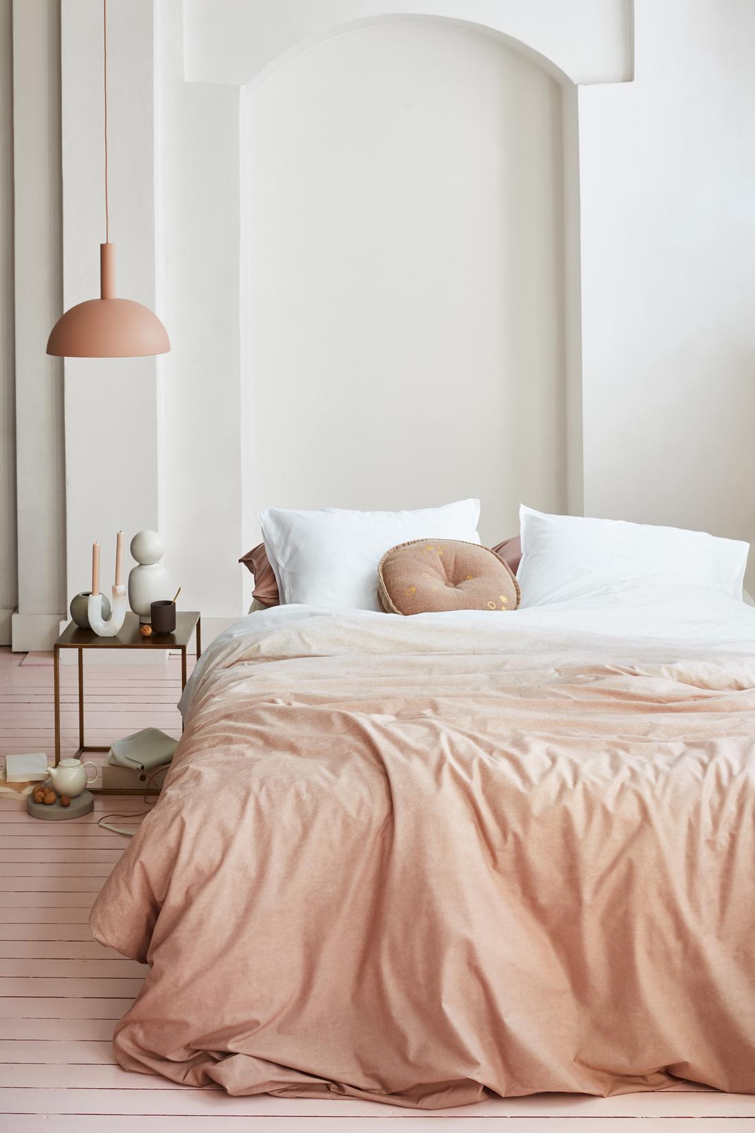 Het vtwonen Dip Dye dekbedovertrek is een prachtig overtrek met een rustige roze kleurovergang.