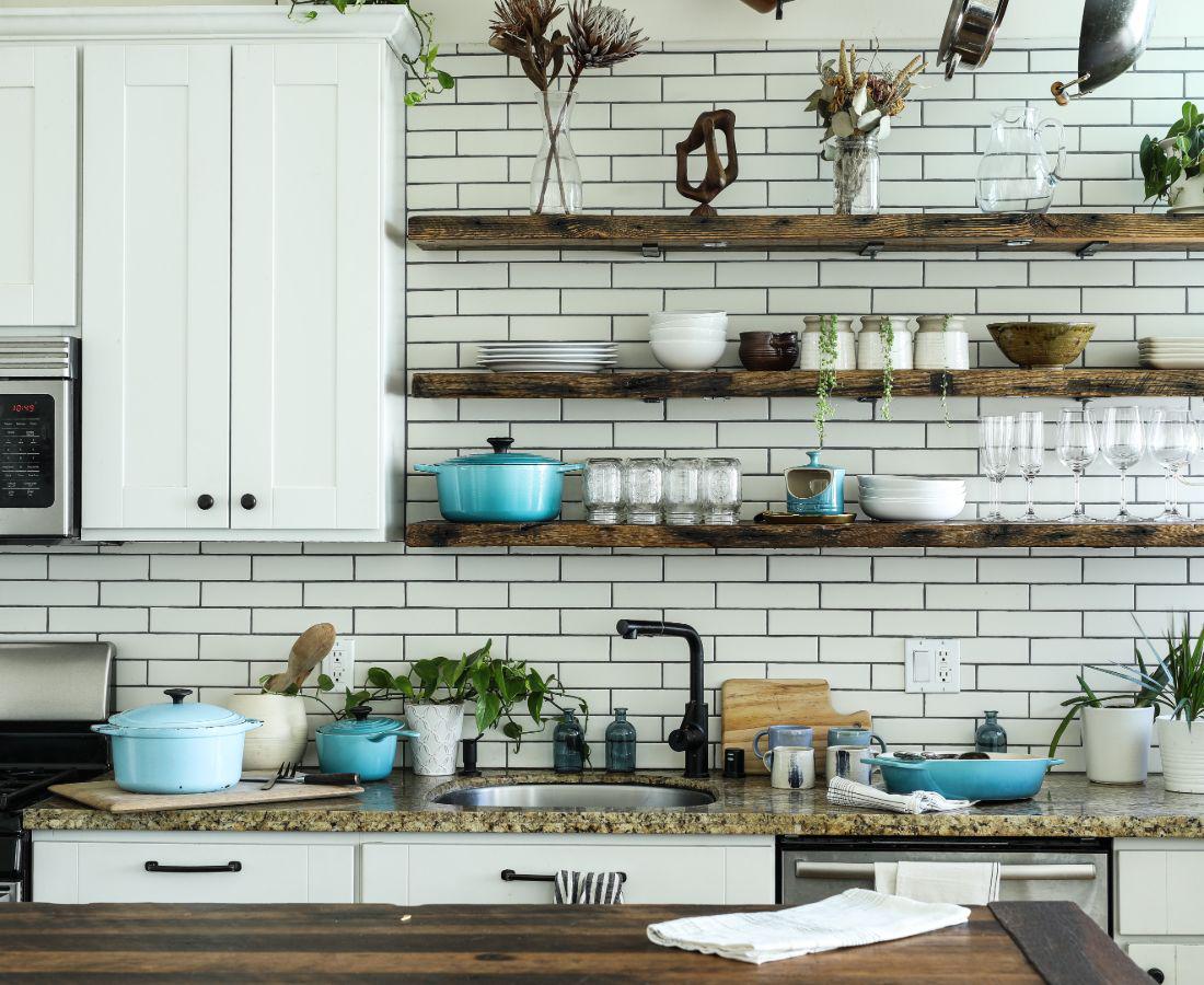 woonhome-budgetkeuken-samenstellen-planken-keukenkastjes