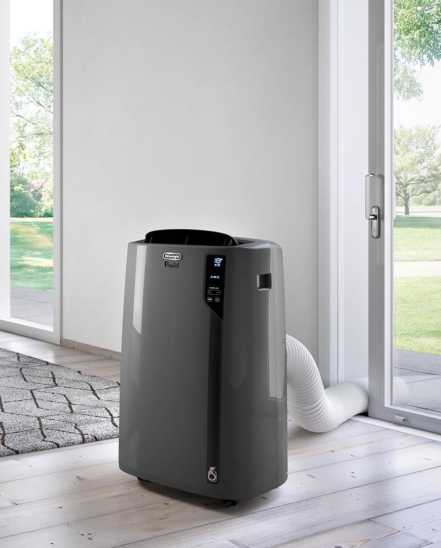 Compacte airco Pinguino van De'Longhi in een stijlvolle kleur antraciet.