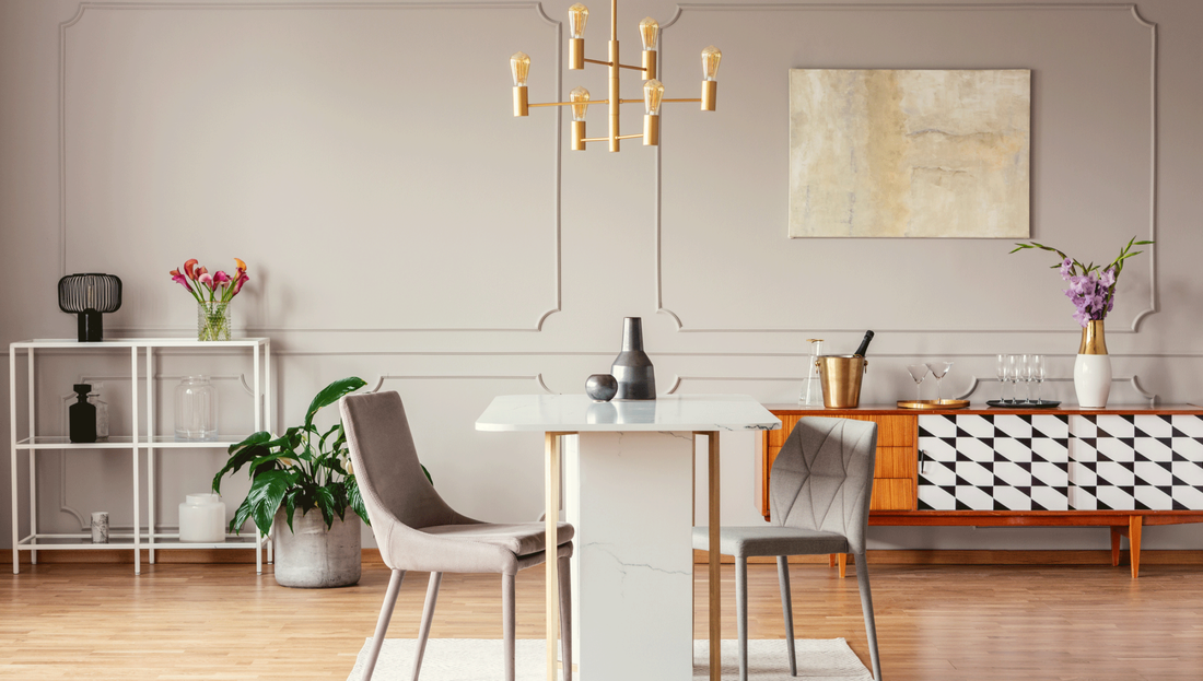 Ga voor een retro stijl in huis. Met een mooie compacte tafel van marmer.
