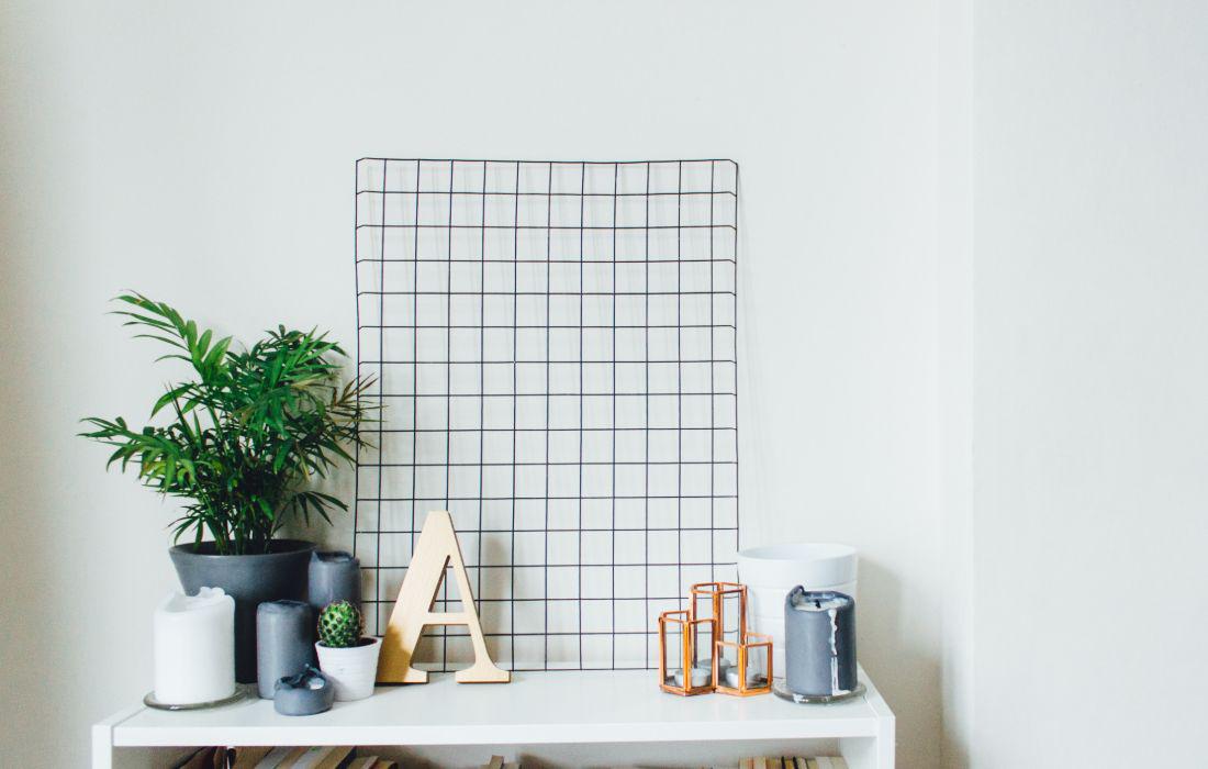 Prullaria in huis is leuk, maar overdrijf niet. Zo houd je het rustig in huis. 