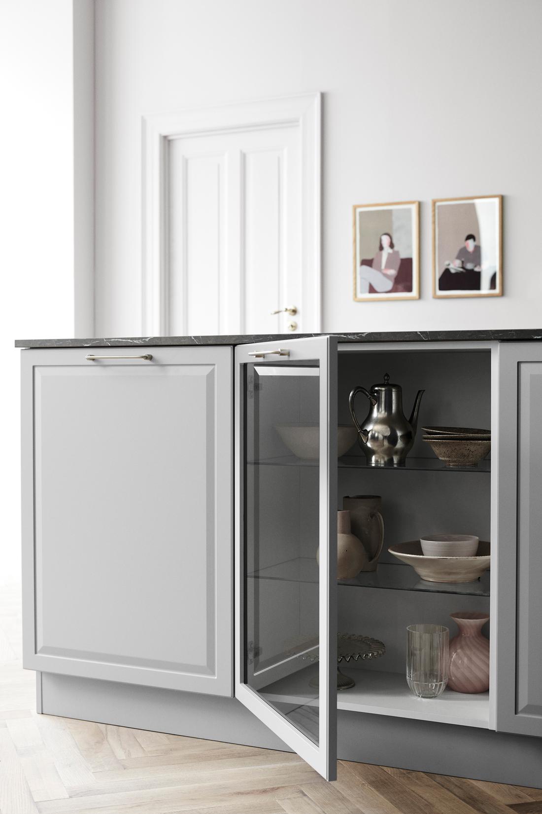 De keuken heeft allerlei mogelijkheden om deze te integreren in je interieur. Een servieskast met glazen deuren of subtiele handgrepen.