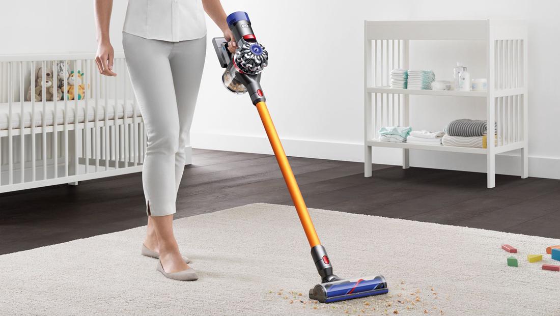 Gebruik de Dyson V8 steelstofzuiger in je appartement, op je eerste verdieping of zolder.