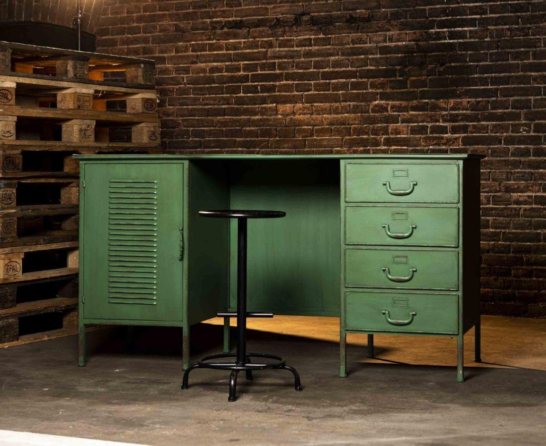 Ook industriële bureaus vormen een echte eye catcher, voor je thuiskantoor of je bedrijfsruimte. 