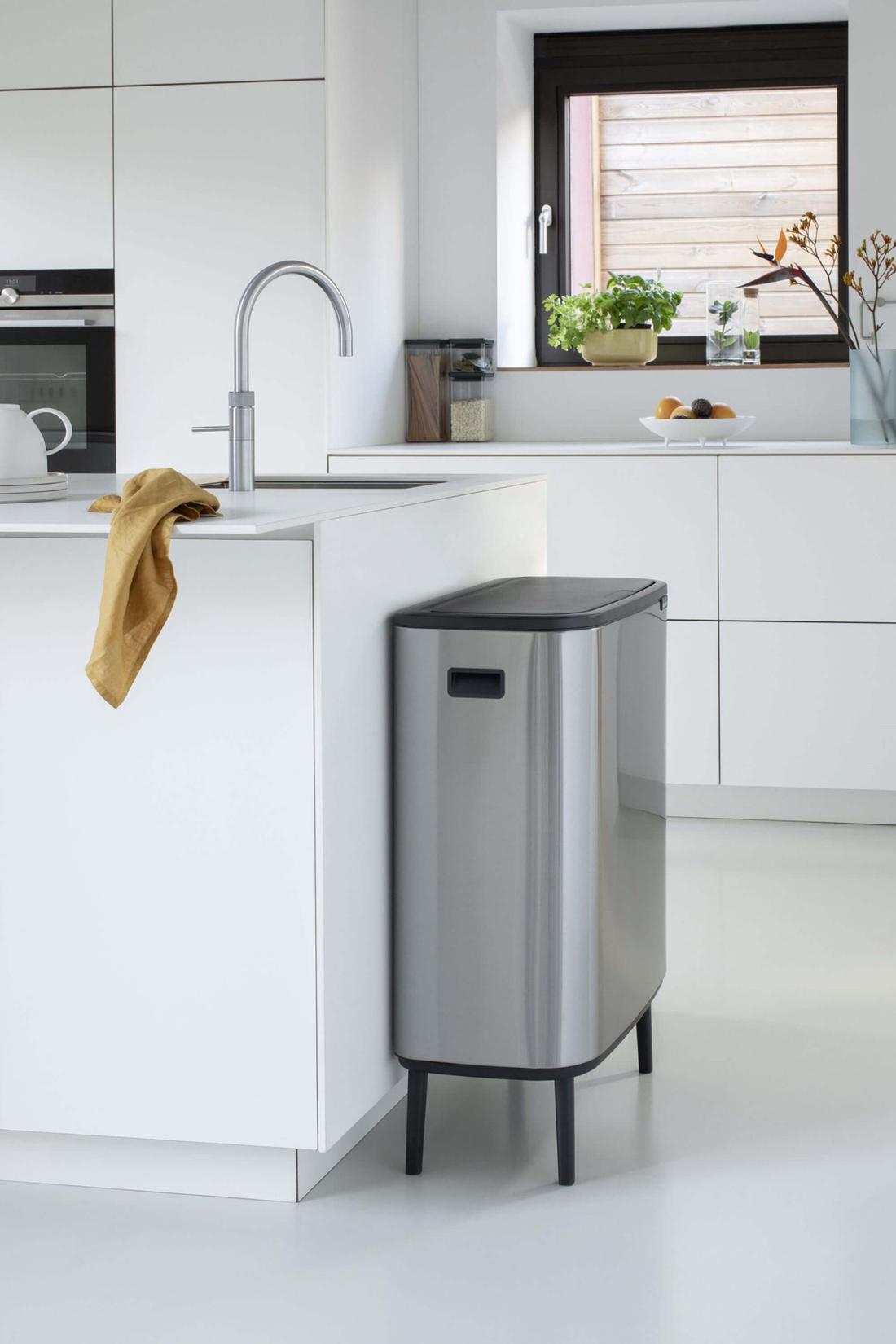 Veel afval of recyclen? Ga voor de grotere Bo Touch Bin XXL op pootjes. Deze is iets hoger en heeft een inhoud van 60 liter.