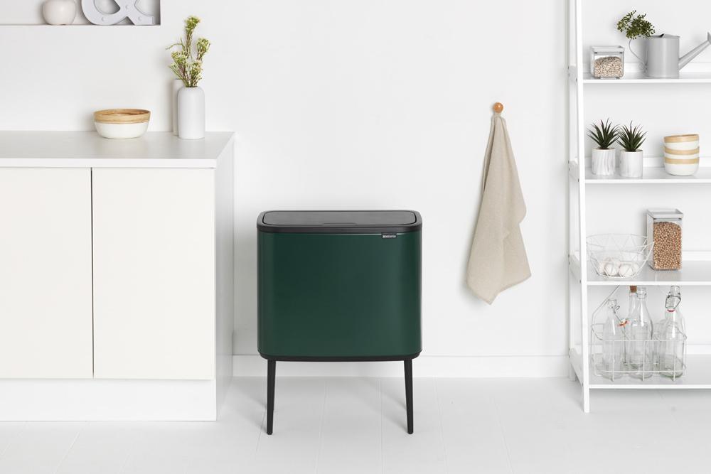 Ga voor groen! De Bo Touch Bin heeft een duurzaam design en is voor een deel gemaakt van gerecycled materiaal. Nu ook verkrijgbaar in een prachtige kleur 'Dennenboom groen'.