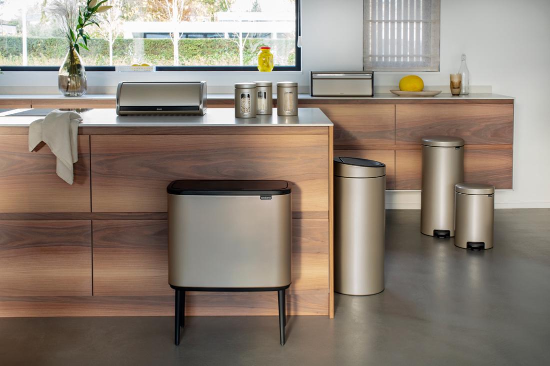 De Brabantia Bo Touch Bin in champagne kleur geeft een beetje bling aan je keuken.