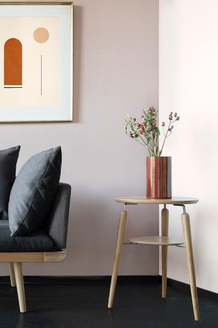 Creëer knusse hoekjes in huis met subtiele decoratie. Probeer de ronde en organische vormen terug te laten komen in de woonaccessoires.