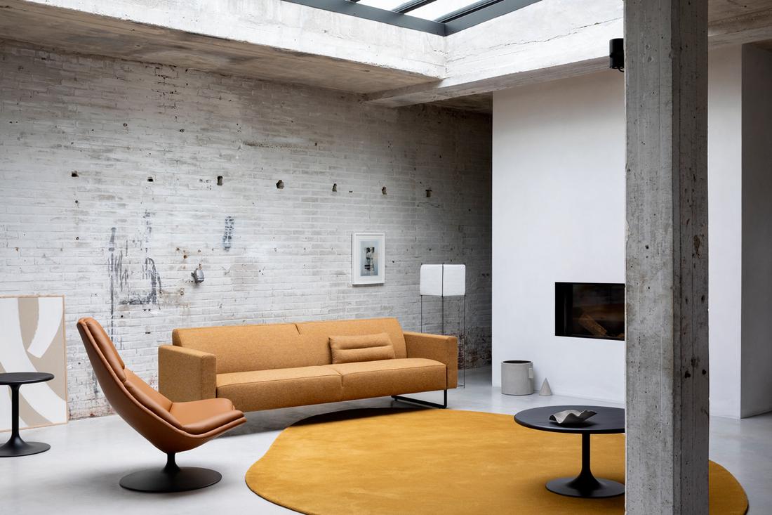 Ook een strak interieur kan heel vriendelijk en natuurlijk ogen. Dat bewijzen de meubels van Artifort. De designmeubels hebben vloeiende lijnen en organische vormen.