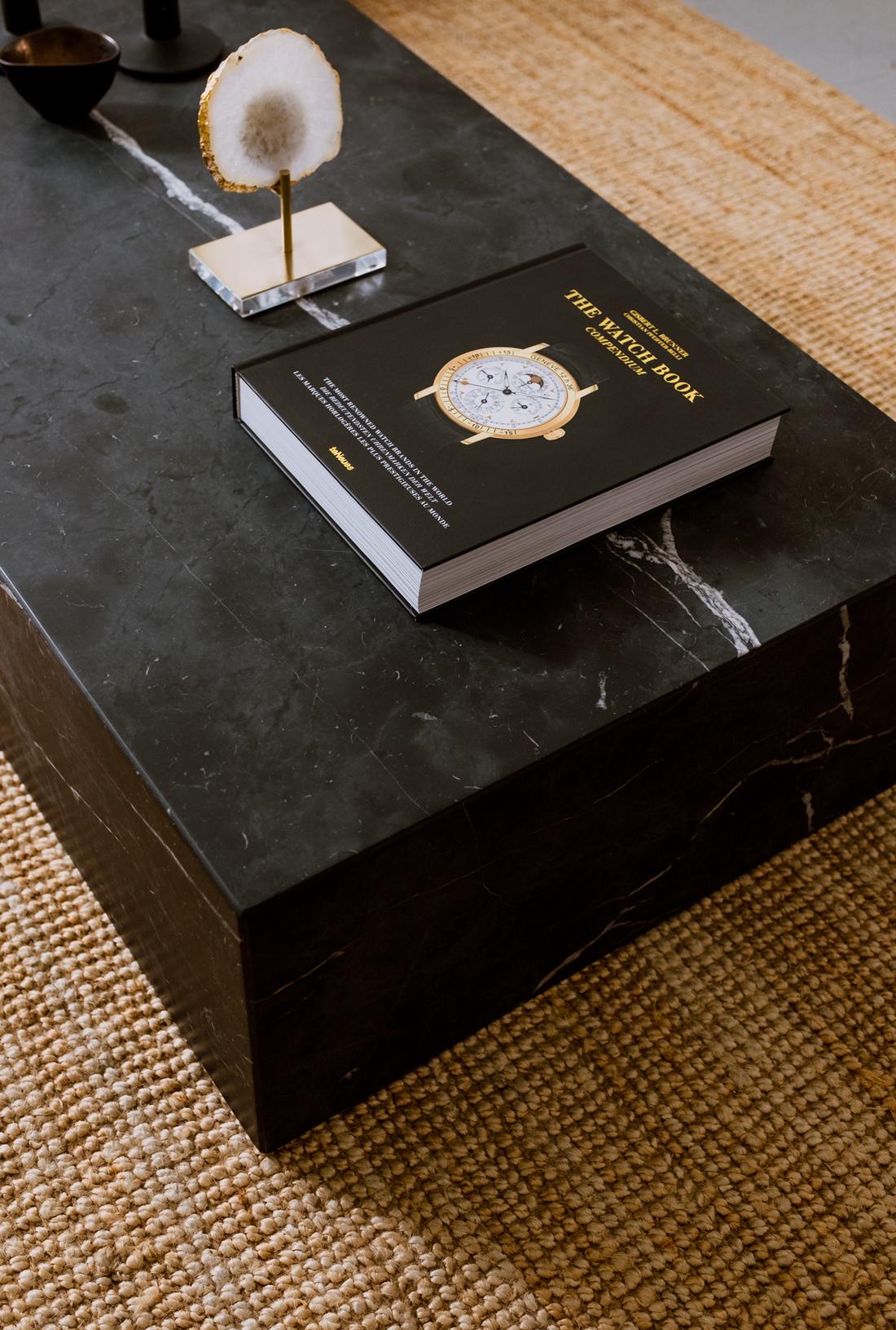 Marmerblokken zijn ook in een stijlvolle zwarte kleur verkrijgbaar. Zo past zwart marmer perfect in een strak ingericht interieur.