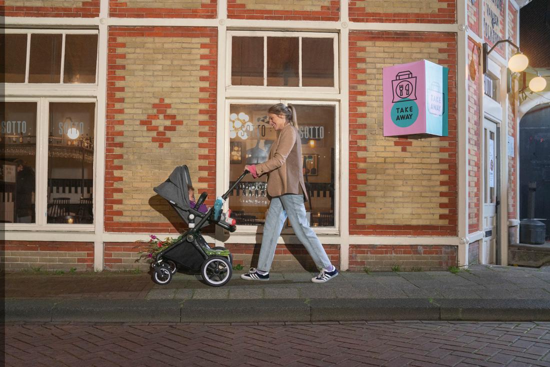 Met de Bugaboo Lynx manouvreer je gemakkelijk door smalle straten, drukke speeltuinen en hobbelige stadsparken.
