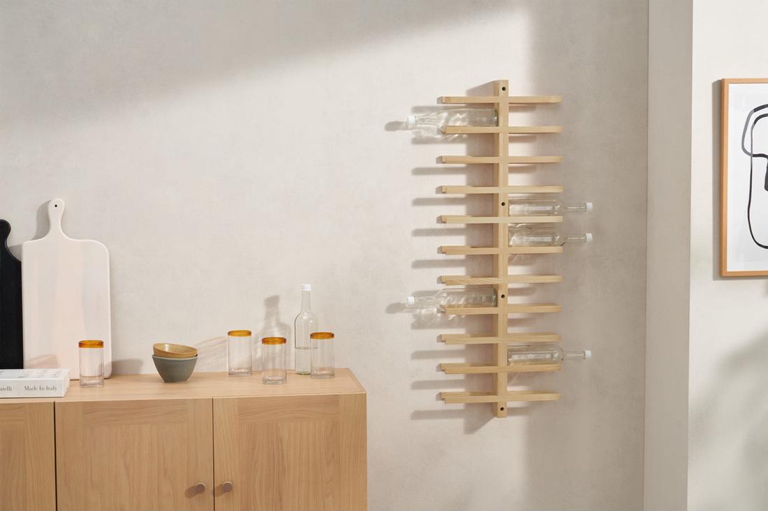 Bekijk wijnrek Houten wijnpaal gemaakt van massief essenhout. Het lichte hout heeft een mooie neutrale look.