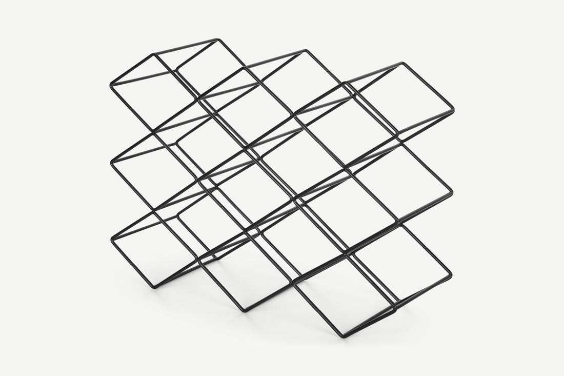 Bekijk wijnrek Een mooi minimalistisch wijnrek is Moss. Het slanke profiel biedt ruimte voor 15 flessen.