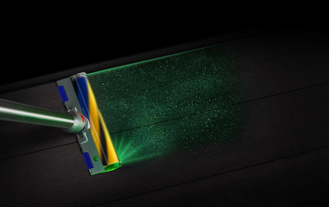 De Dyson V15 Detect heeft een groene laserstraal dat stof en vuil zihtbaar maakt. Zo sla je geen enkel stofdeeltje over.