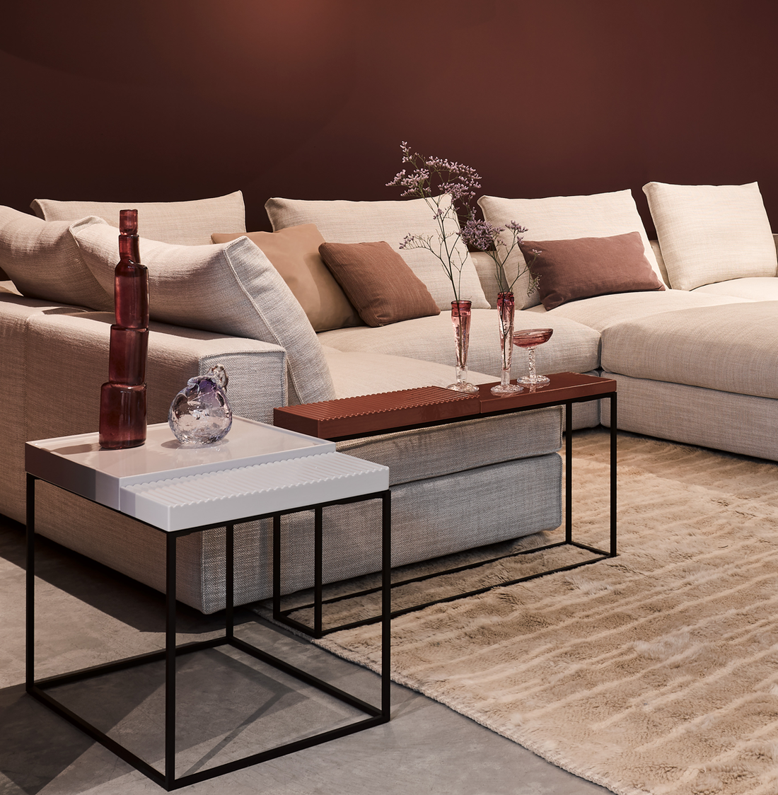 Stijltip: laat meerdere Terrace tafels in verschillende kleuren en maten terugkomen in je interieur.
