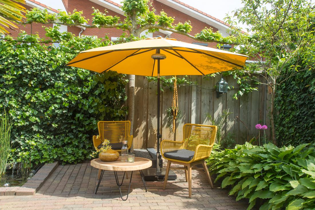 woonhome-kees-smit-tuinmeubelen-tuinmubels-tuin-inspiratie-tafels-voor-de-kleine-tuin-1