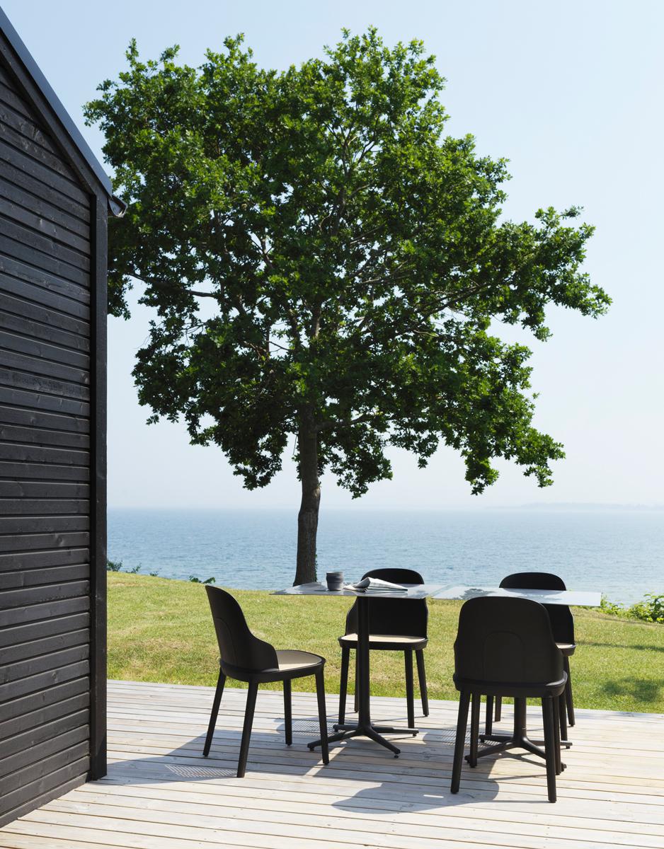 Stijlvolle zwarte tuinmeubelset Allez, van het Deense desingmerk Normann Copenhagen.