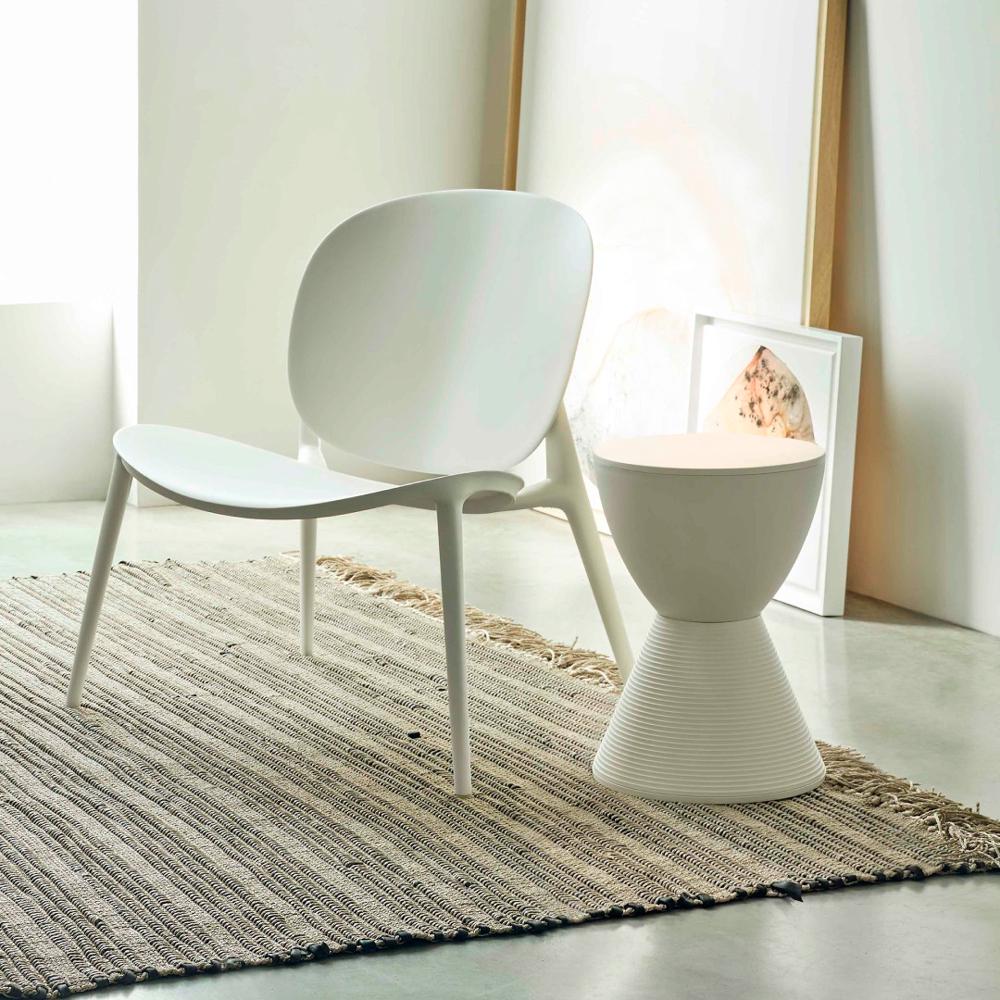 Dit krukje is een modern meubel of kleurrijk accessoire (het krukje is in meerdere pastelkleuren verkrijgbaar) voor binnen of in de tuin. 