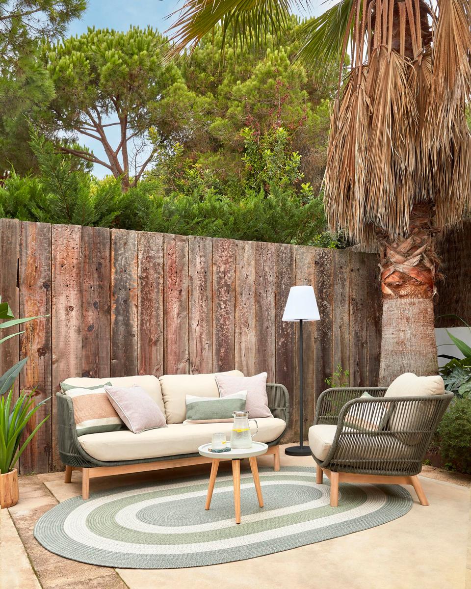 Rond is de woontrend van 2023. Kies daarom een buitenkleed met ronde hoeken.