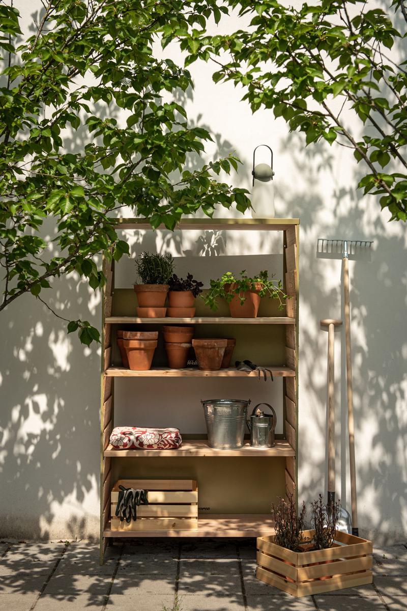 Buiten wil je ook je spulletjes leuk kunnen tentoonstellen. Deze tuinkast biedt je de mogelijkheid hiervoor. 