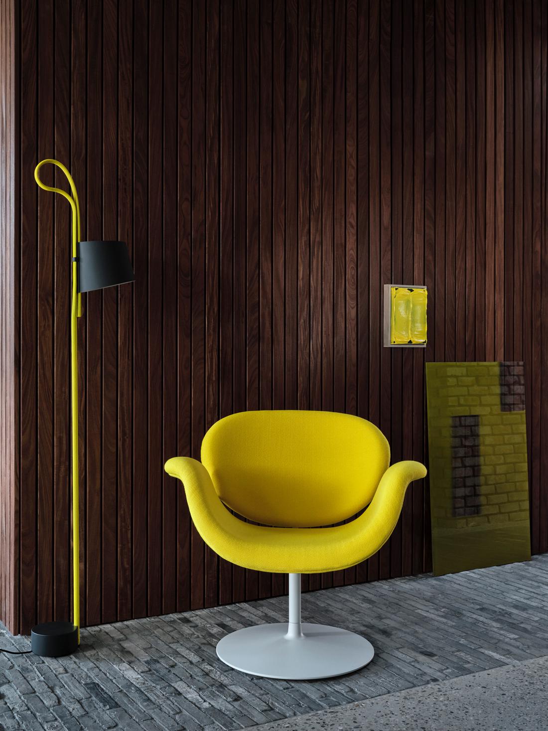 Bekijk meubels Kenmerken als eigenwijs (tikkeltje brutaal), minimalistisch en opvallend, oftewel Dutch Design, zie je helemaal terugkomen in de frisse meubelontwerpen van Artifort.